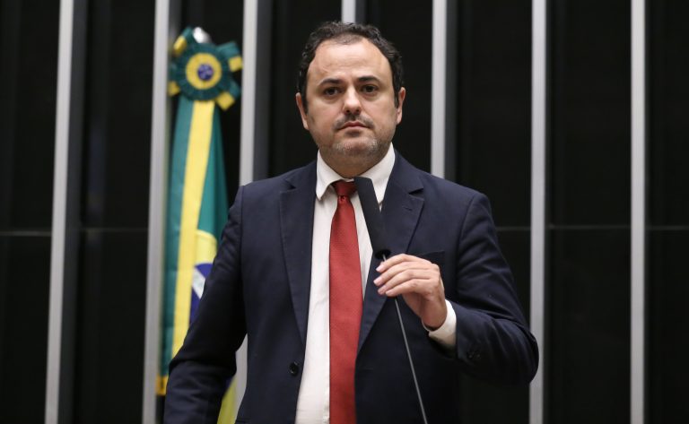 Câmara suspende Glauber Braga por seis meses após votação no plenário