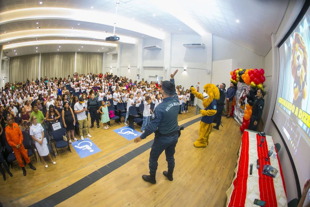 Encerramento do PROERD reúne 250 alunos da rede municipal de Corumbá, fortalecendo a prevenção às drogas e à violência nas escolas.