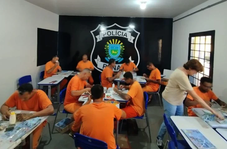 Cursos de artesanato ampliam oportunidades para reeducandos da Capital