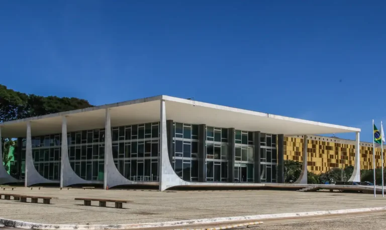 Mendonça valida mínimo existencial de R$ 600 no STF