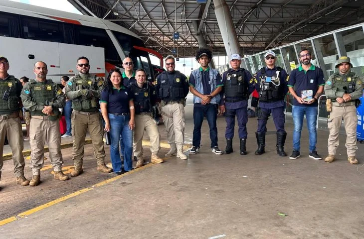 Detran-MS e PRF realizam ação educativa para garantir segurança viária no Terminal Rodoviário