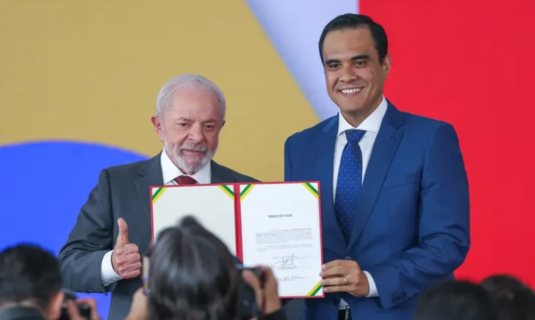 Ministro diz que governo deve priorizar acesso do povo ao turismo