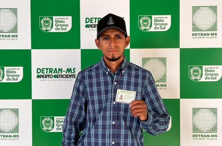 Detran-MS habilita primeiro condutor pela CNH do Brasil após fase piloto