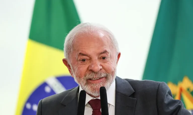 Lula transmite discurso de Natal em cadeia nacional de rádio e TV