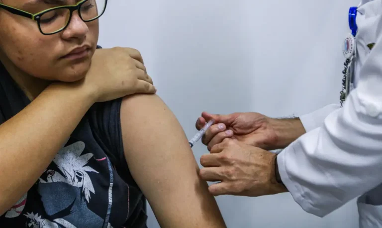 Governo estende prazo para jovens se vacinarem contra o HPV até junho de 2026