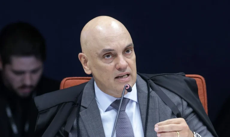 Moraes autoriza filhos de Bolsonaro a visitá-lo durante internação
