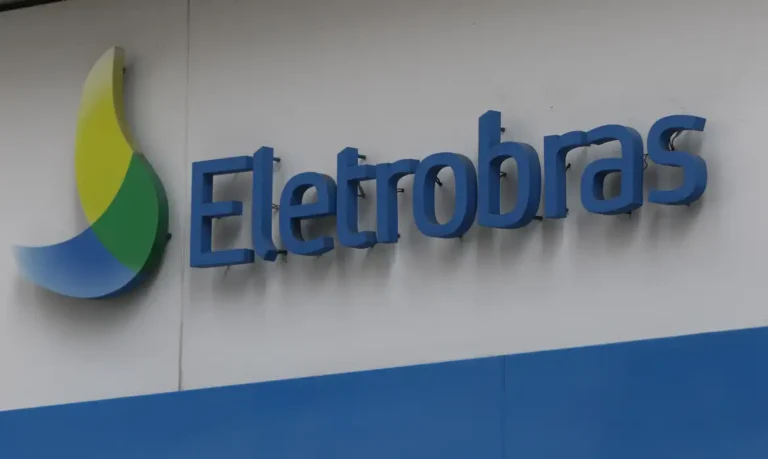Lula veta projeto que previa realocação de trabalhadores da Eletrobras
