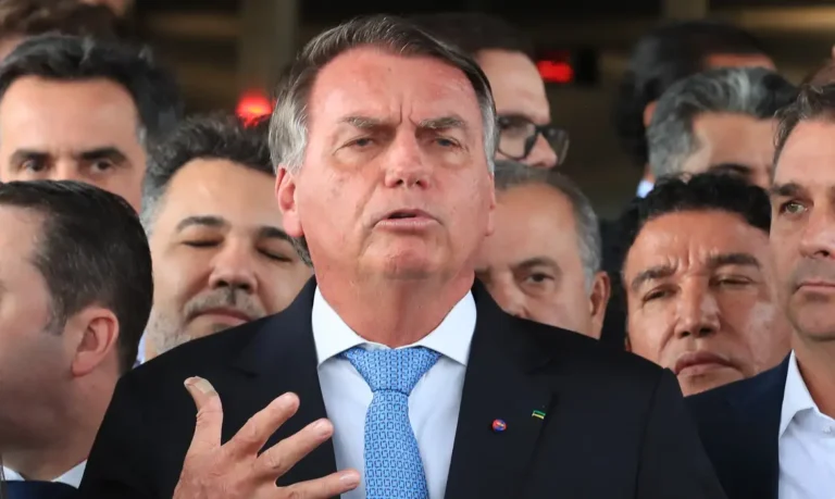 Bloqueio do nervo frênico é realizado para conter crises de soluços em Bolsonaro