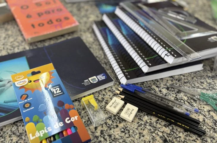 SED antecipa entrega de kits escolares e uniformes de 2026 em todo o Mato Grosso do Sul