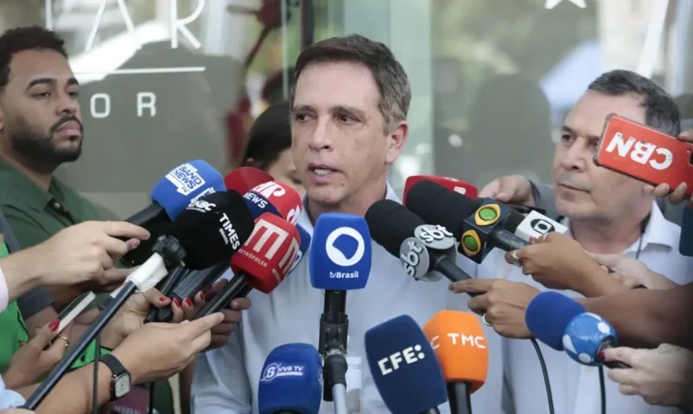 Bolsonaro deve receber alta médica e retornar à cela da PF