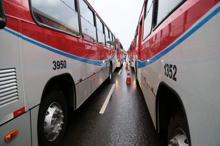 Prefeitura comprova pagamentos em dia e cobra retorno do transporte público na Capital