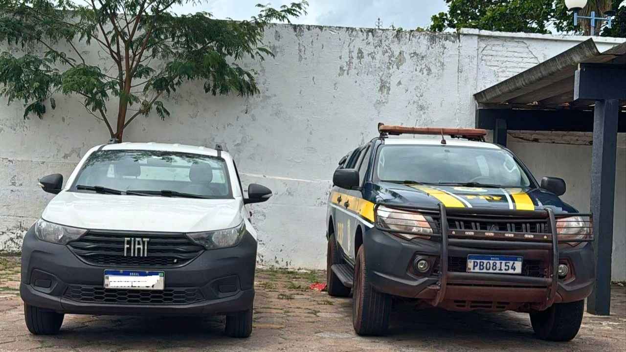 PRF e PM recuperam picape furtada em Minas Gerais durante bloqueio na BR-262. Saiba como a operação interceptou o veículo e prendeu o suspeito.
