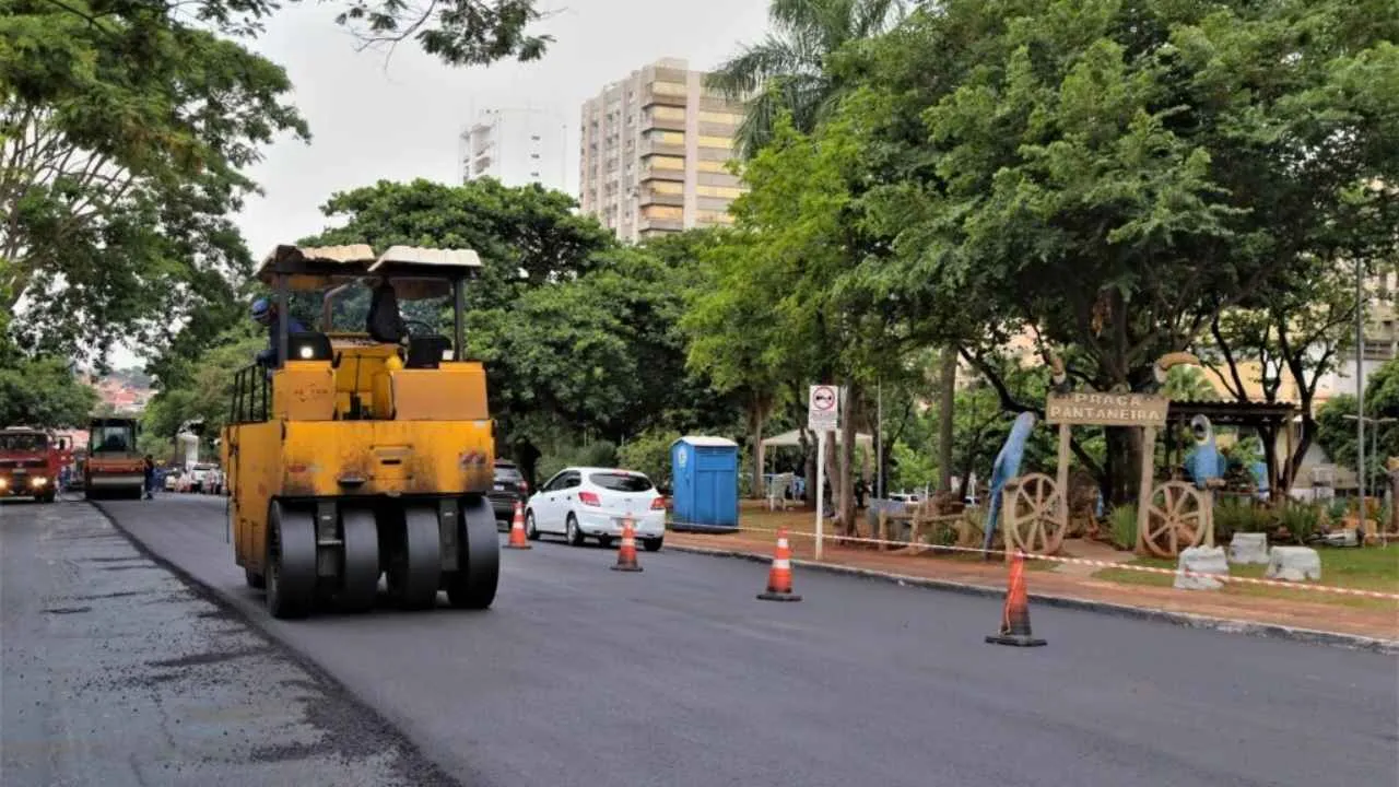 Investimento de R$ 42 milhões vai garantir recapeamento em Campo Grande a partir de 2026. Confira as regiões beneficiadas e o cronograma das obras.