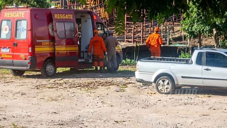 Bombeiros resgatam mulher que se jogou no Rio Paraguai em Corumbá