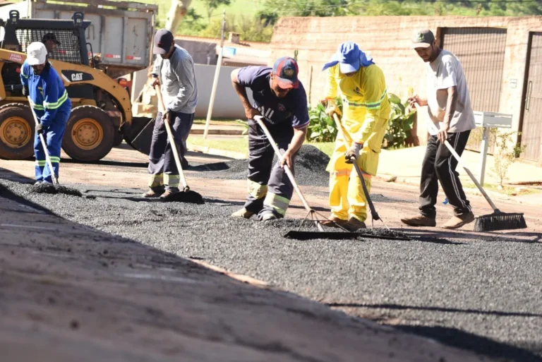 No campo e na cidade, equipes da Prefeitura reforçaram a manutenção de vias, estradas e pontes