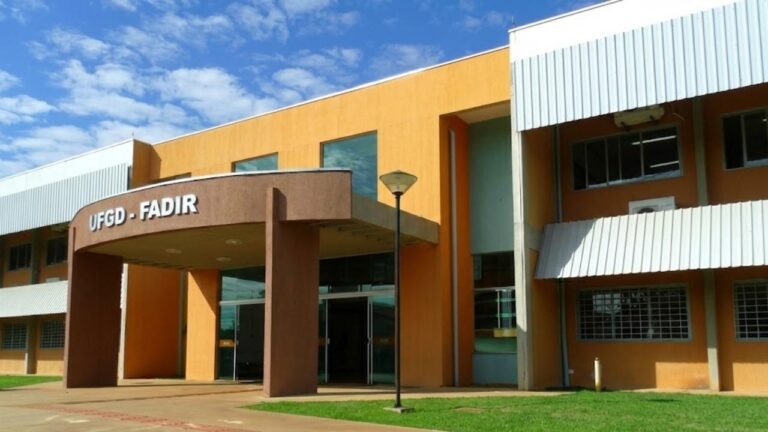 UFGD agenda provas do Vestibular 2027 e mantém lista de obras para estudo