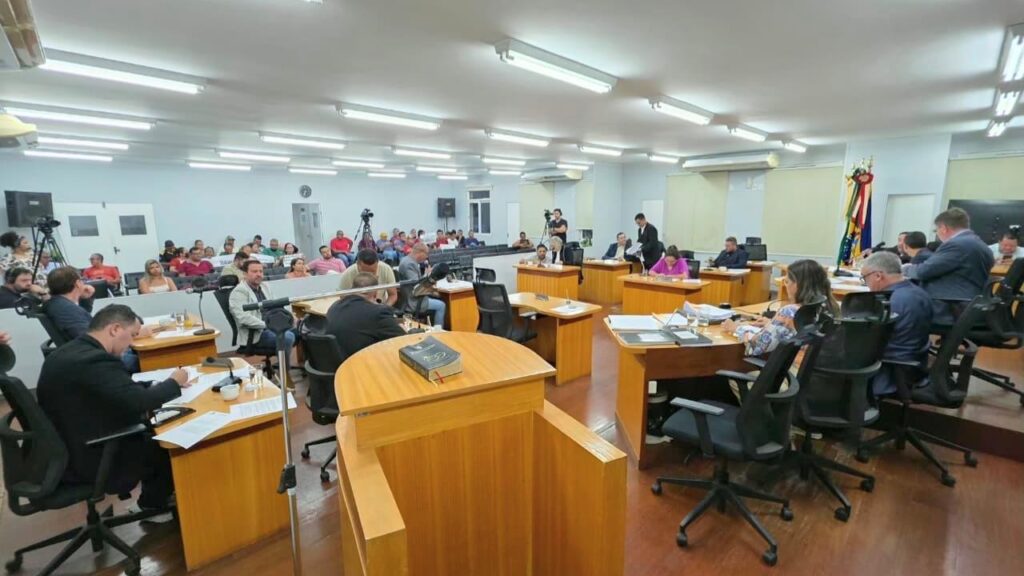 O orçamento de Corumbá para 2026 foi aprovado com valor superior a R$ 1 bilhão. Educação receberá R$ 210 milhões e vereadores terão R$ 3,3 mi em emendas.