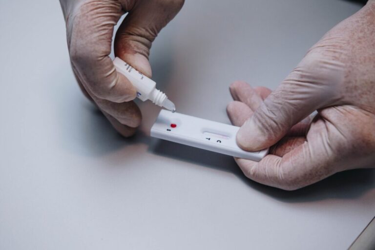 Janeiro Roxo: teste rápido amplia cuidado a contactantes de pacientes com hanseníase