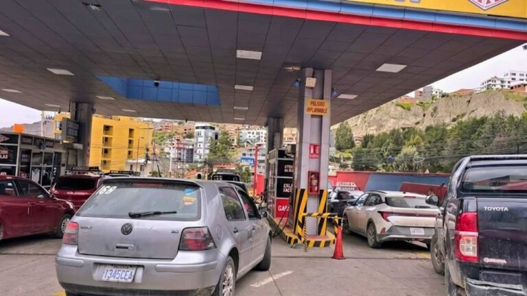 Bolívia libera abastecimento de veículos estrangeiros com preço internacional nas fronteiras. Veja regras, preços, vantagens e cuidados para motoristas brasileiros.