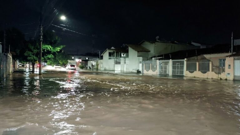 Chuva supera média mensal, mantém alerta e amplia risco de alagamentos em Corumbá