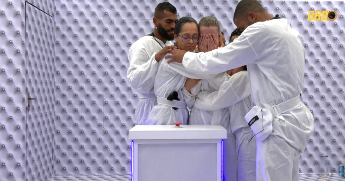 Participante do BBB 26 Elisa aperta o botão vermelho desistindo do Quarto Branco