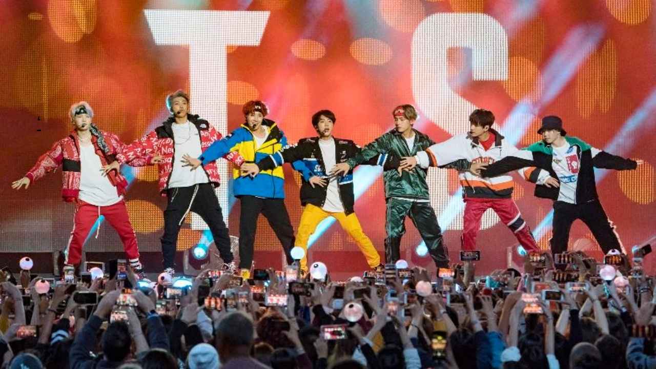 O novo álbum do BTS já tem data: 20 de março. Após cumprirem o serviço militar, RM e o grupo anunciam turnê mundial para 2026. Confira os detalhes do retorno.