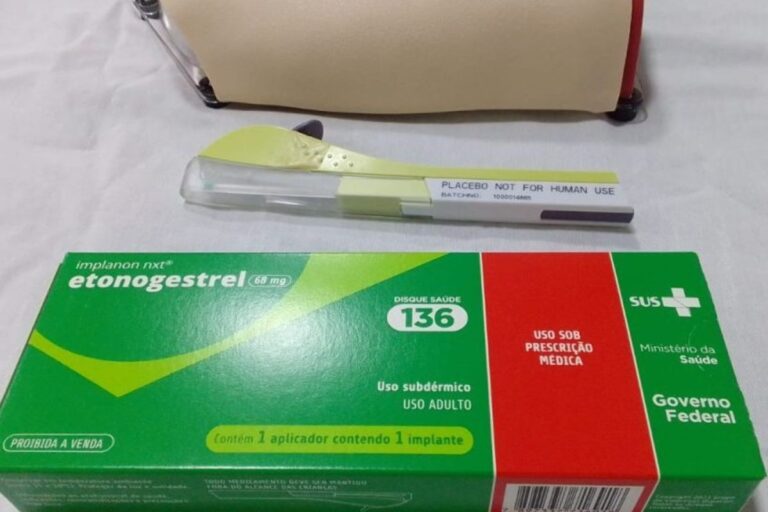 Unidade de saúde em Campo Grande com orientação sobre métodos contraceptivos gratuitos como DIU e implante subdérmico