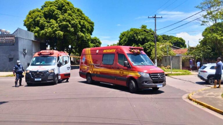 Motociclista de 20 anos é socorrido com suspeita de fratura após batida em Corumbá
