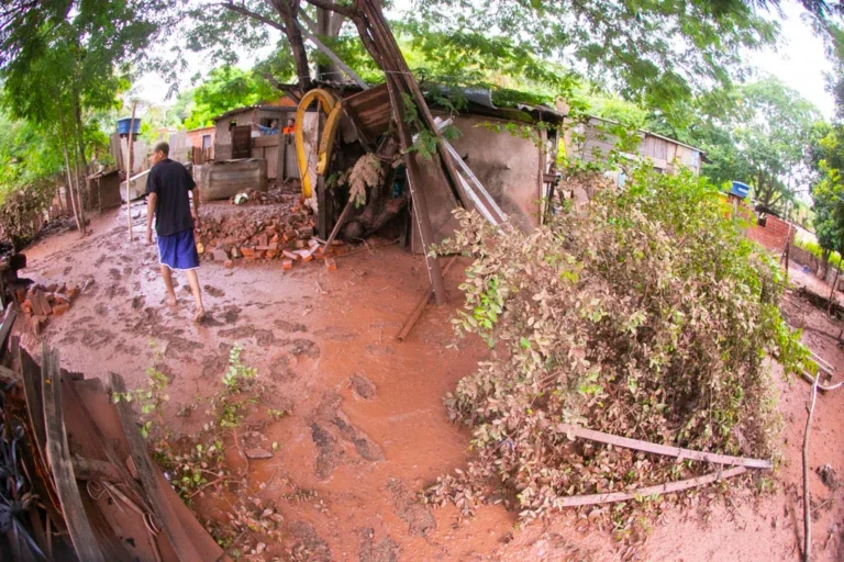 Defesa Civil diz que chuva extrema impediu emissão de alerta prévio em Corumbá