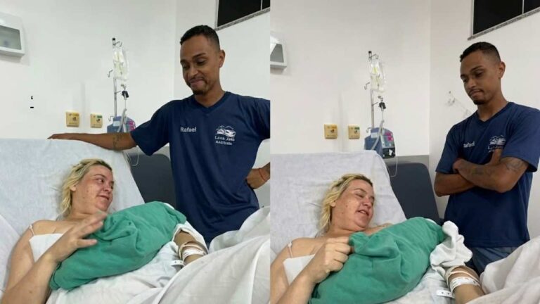 Mulher sentada em leito de hospital em Campo Grande segurando suas duas filhas gêmeas recém-nascidas após parto surpresa.