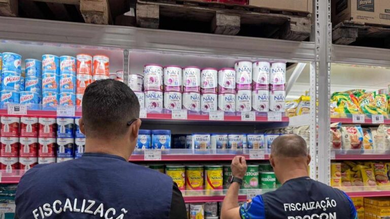 Bebê internado em Dourados com suspeita de intoxicação por fórmula infantil. Vigilância reforça fiscalização e Anvisa suspende lotes contaminados.