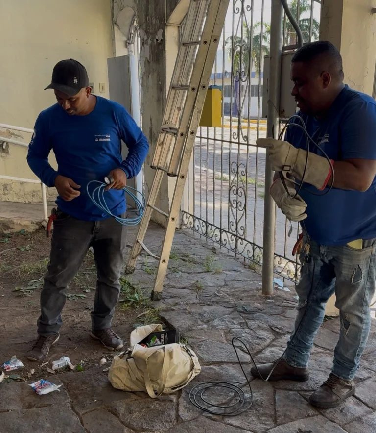 Secretária visita CAPS I e verifica conserto da fiação elétrica
