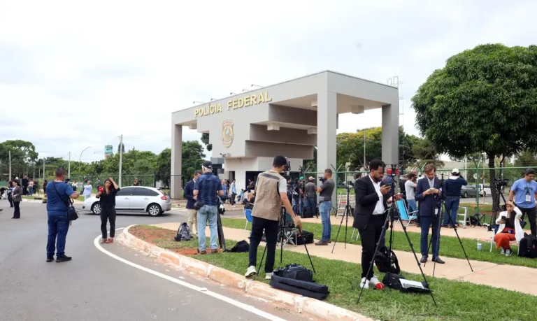 Imprensa estrangeira registra repercussão das condenações do STF contra Bolsonaro