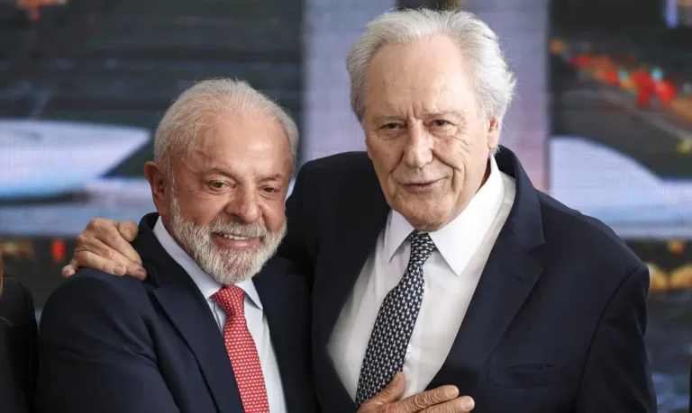 Lewandowski entrega carta de demissão a Lula e deixa o Ministério da Justiça