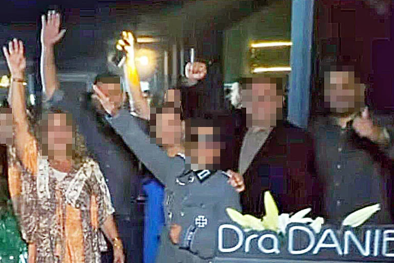 Polícia e Ministério Público apuram uso de traje nazista por adolescente em baile de formatura no RN