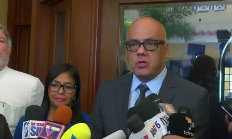 Venezuela anuncia que liberou 400 presos políticos e enfrenta contestações