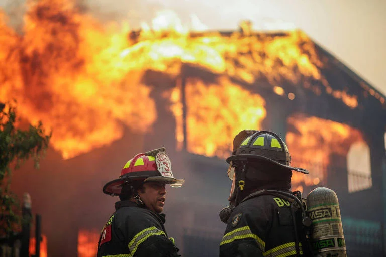 Incêndios florestais no Chile deixam 16 mortos e destroem centenas de casas