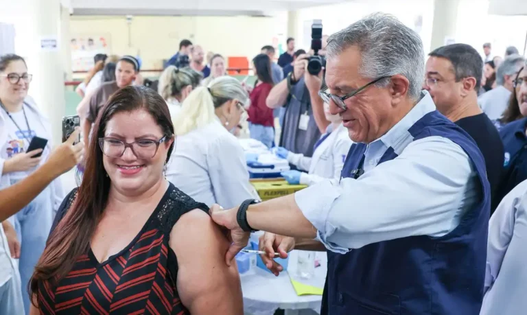 Botucatu começa campanha de vacinação contra dengue com vacina do Butantan