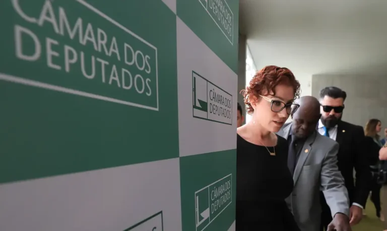 Tribunal italiano decide sobre extradição de Carla Zambelli nesta terça-feira
