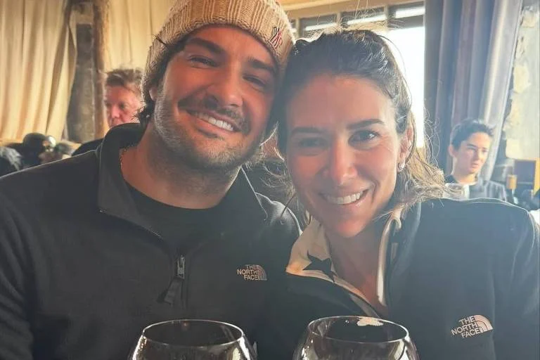Alexandre Pato e Rebeca Abravanel curtem férias em estação de esqui na França