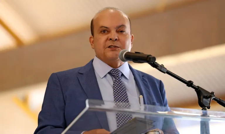 Oposição no DF pede impeachment de Ibaneis após citação de Vorcaro