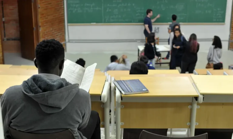 STF exige que governo de SC explique em 48 horas lei que barra cotas raciais