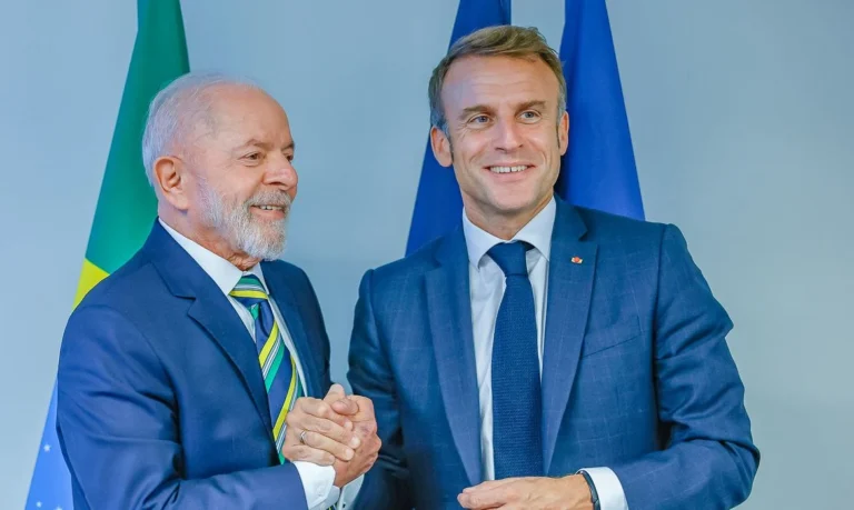 Lula e Macron debatem Conselho da Paz e reforço da ONU em telefonema de cerca de uma hora