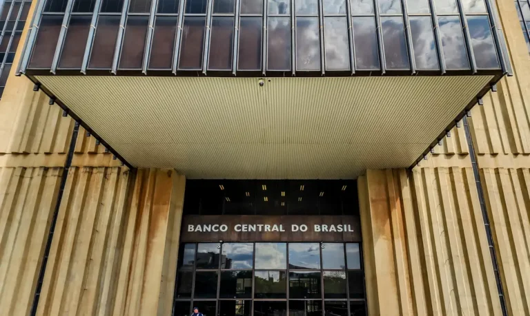 Caso Master é investigado pela PF por suposta campanha contra o Banco Central