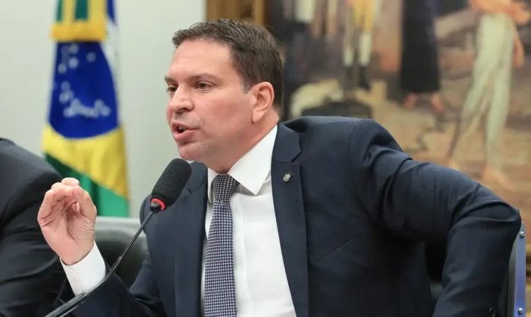 Brasil formaliza pedido de extradição de Ramagem aos Estados Unidos