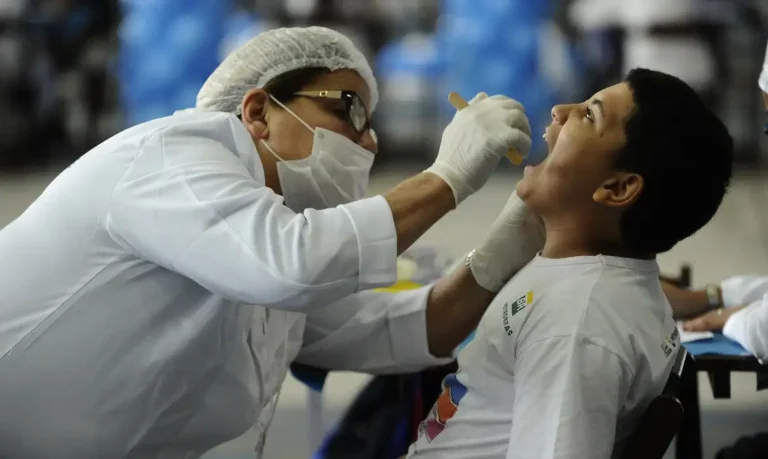 Governo deve entregar 400 unidades odontológicas móveis até março e alcançar 800 no total