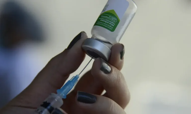 Casos de síndrome respiratória grave registram queda em quase todo o país