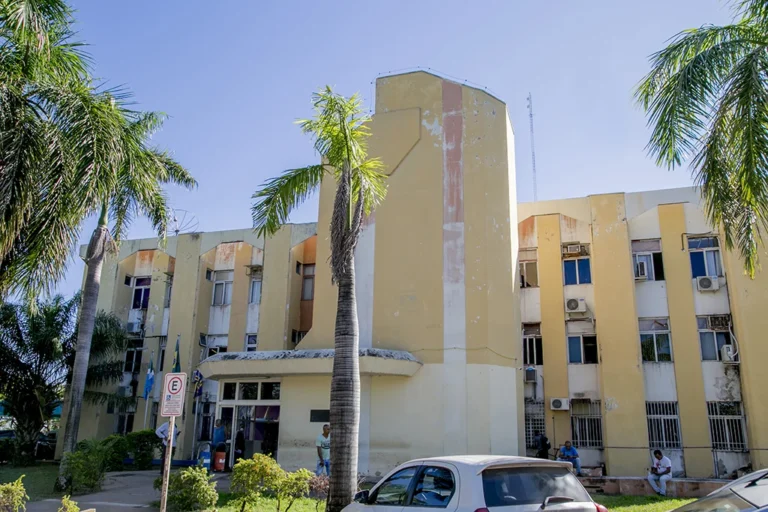 Inativos e pensionistas de Corumbá recebem salários na segunda-feira
