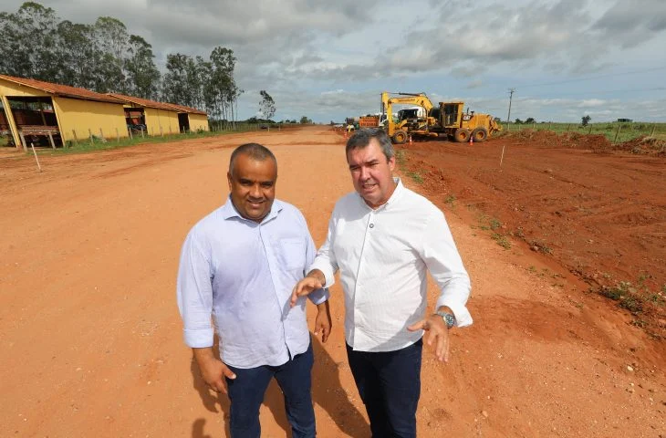 Governo entrega pavimentação em Corguinho e inicia obra de R$ 77,7 milhões na MS-244
