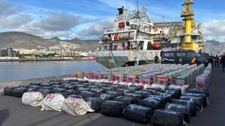 Polícia Federal participa de apreensão de 10 toneladas de cocaína em alto mar